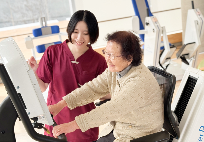 サイクリングマシンを漕ぐご利用者様